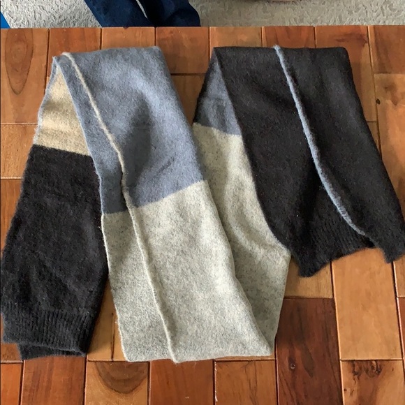 BCBC Color Blocked Blue Black Gray Scarf Winter - Picture 2 of 4